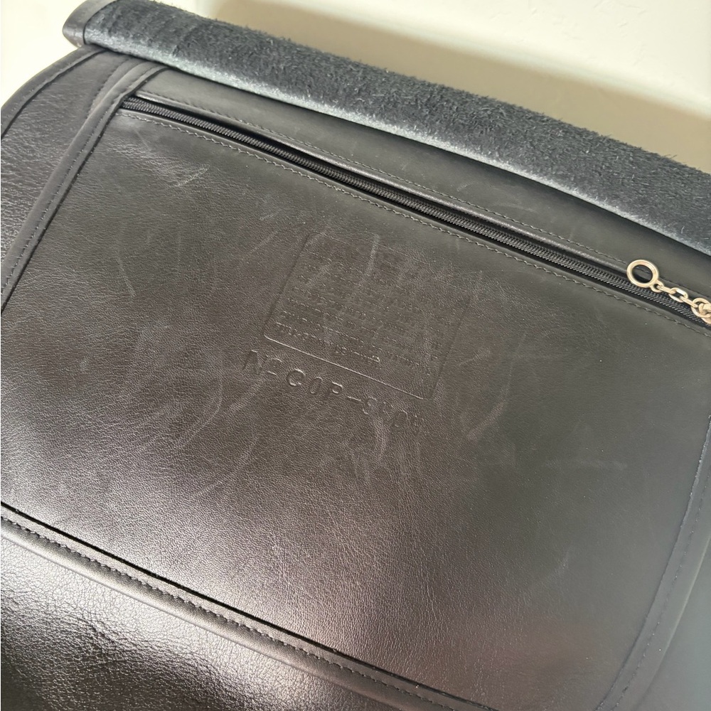 Vintage Coach Utility Hippie Bag 9404 in Black
Front flap silver hardwear - Picture 11 of 11